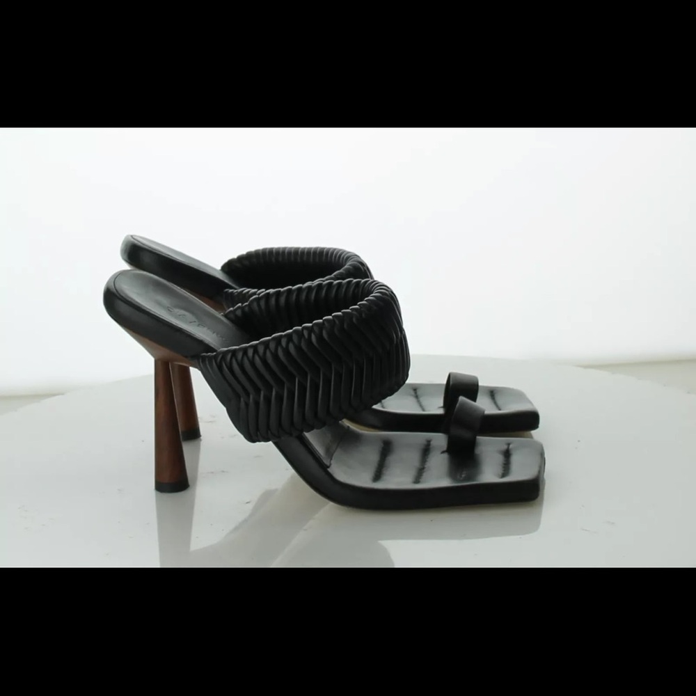 GIA - Picture 4 of 5